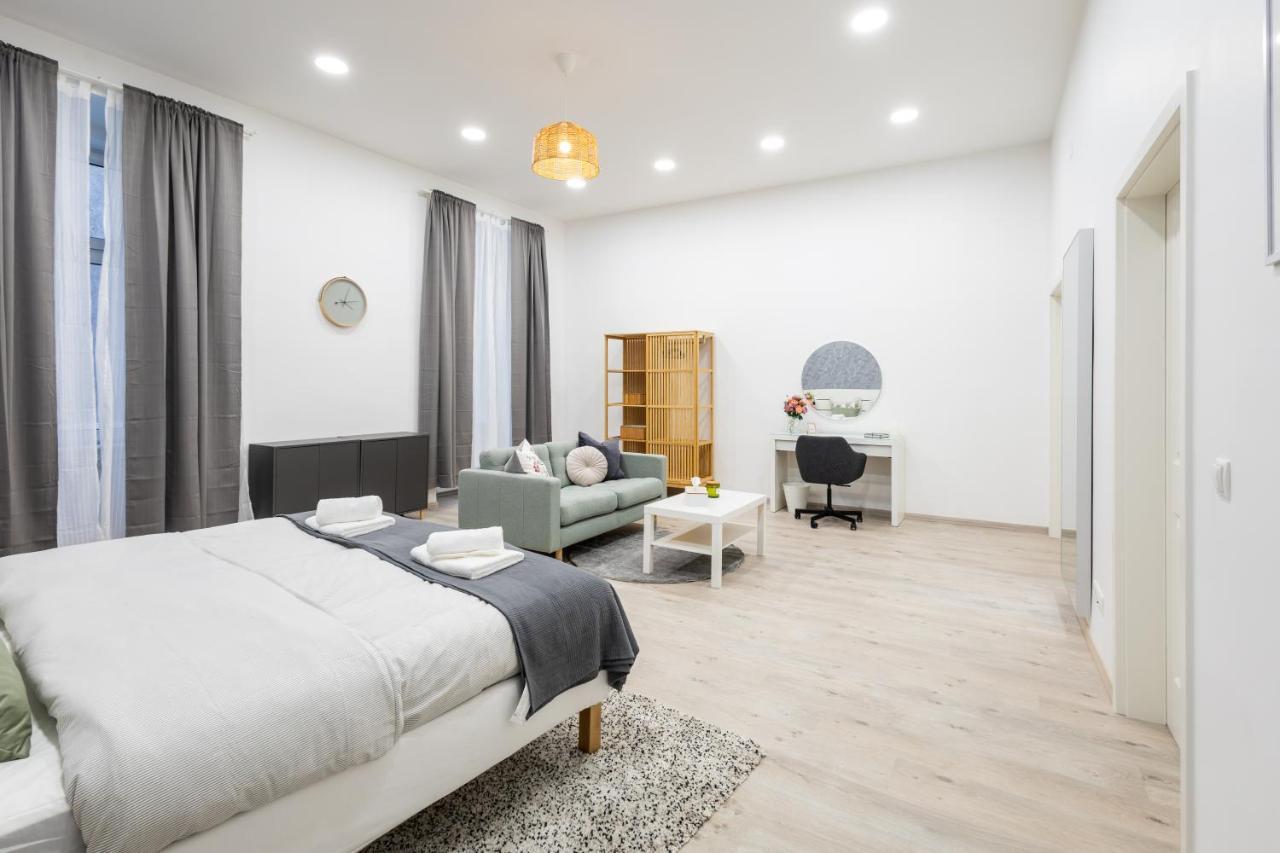 Family Deluxe A Stone Throw From The City Centre And Danube Vienna Exterior photo